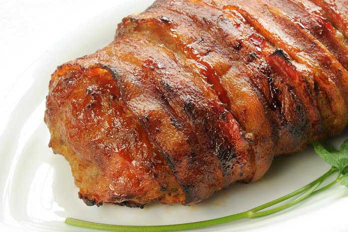 Rollo de carne y bacon